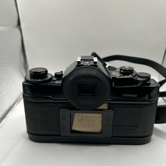 Canon A-1 A1 Film Camera with Canon 28mm f/2.8 Lens - Picture 10 of 14
